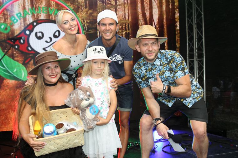 Glavno vlogo so igrali klobuki in klobučki.