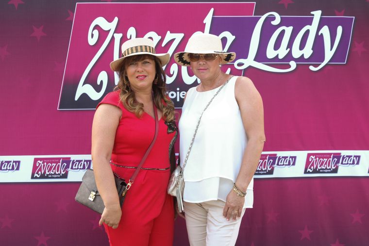 Glavno vlogo so igrali klobuki in klobučki.