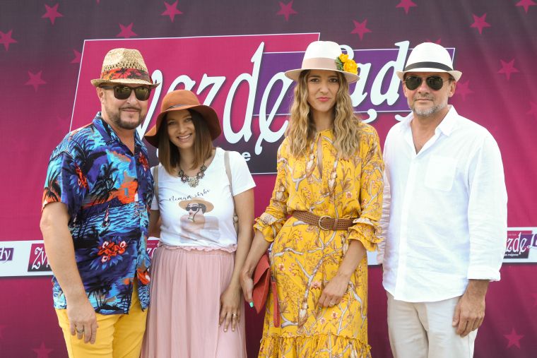 Glavno vlogo so igrali klobuki in klobučki.