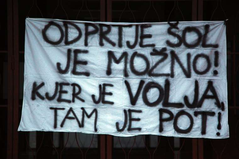 Protest za odprtje šol v Sevnici