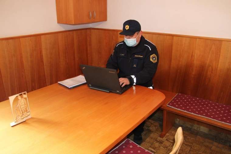 račje-selo, policijska-pisarna, policist