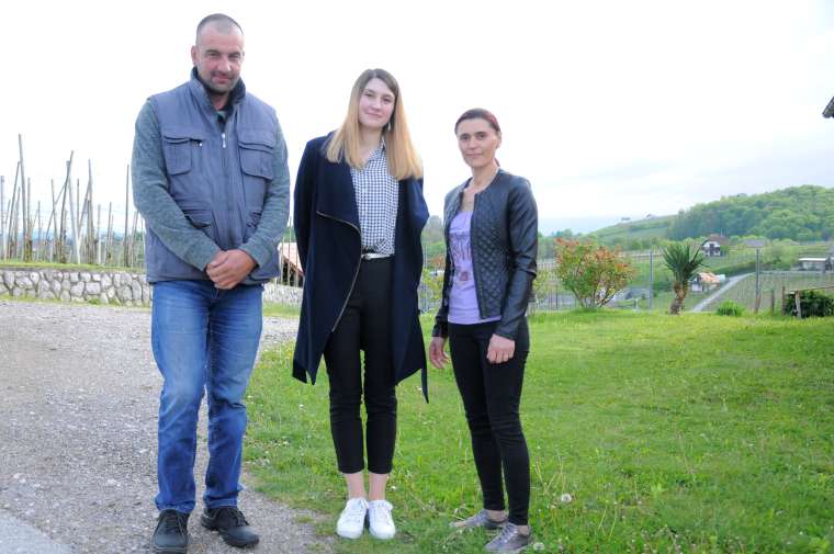 Tjaša s svojo družino
