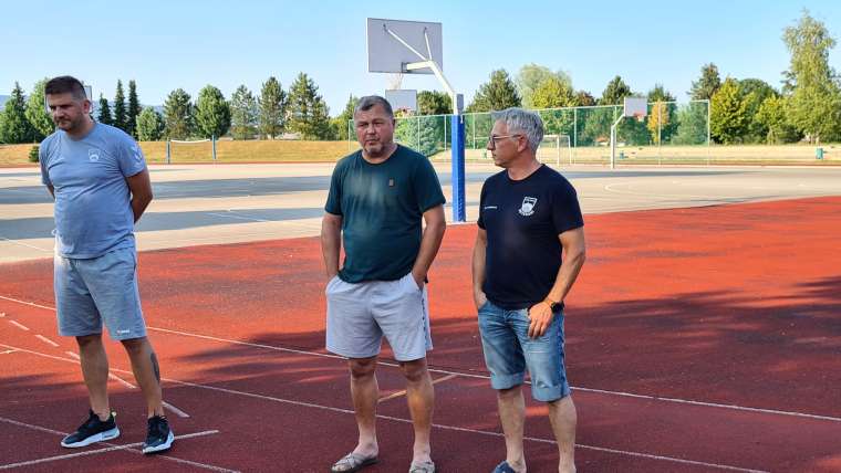 Z leve_ trener Mirko Skoko, predsednik kluba Marjan Kukman in podpredsednik Stevan Zec 