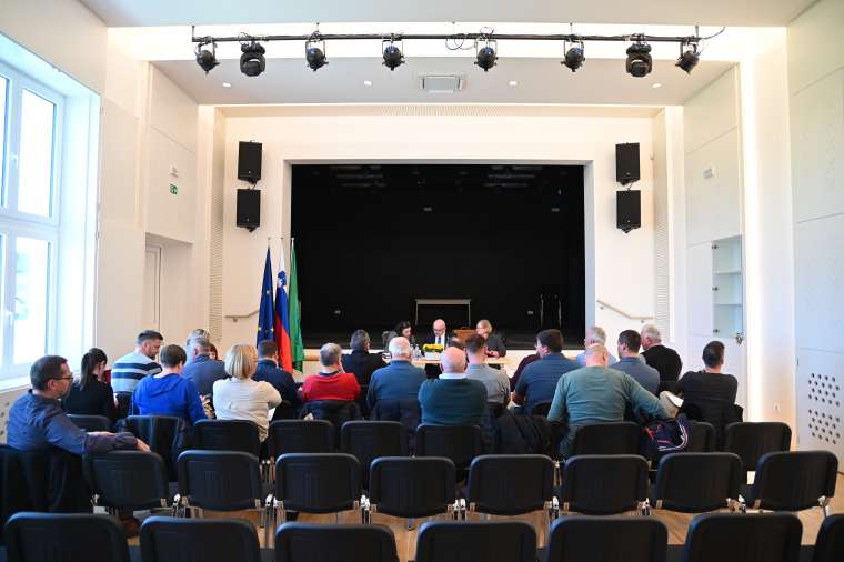 srečanje-občinske-uprave-s-predsedniki-krajevnih-skupnosti-in-mestnih-četrti