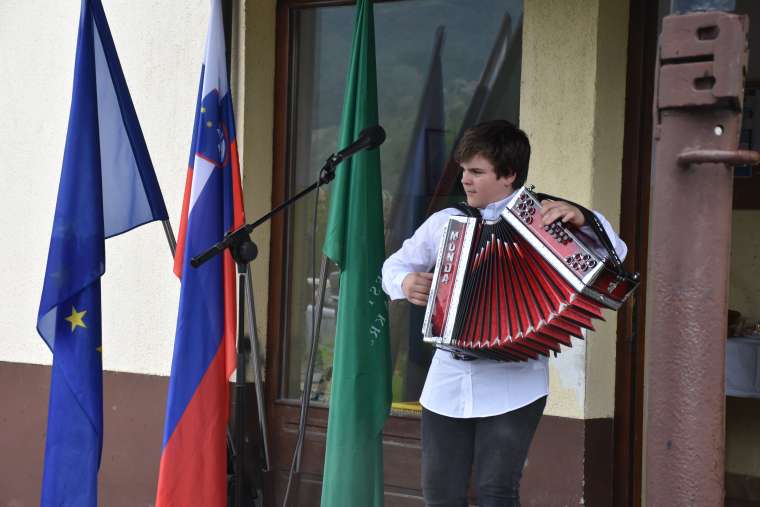 namenu-predali-obnovljeno-delavsko-ulico-na-senovem