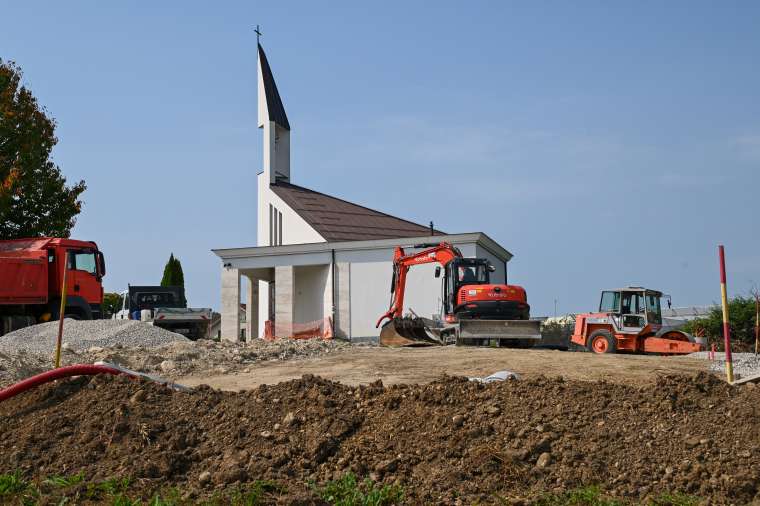 parkirišča-pri-pokopališču-v-leskovcu