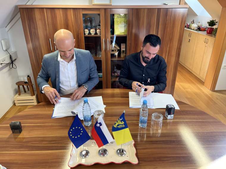 podpis-koncesijske-pogodbe-za-vzdrževanje-občinskih-javnih-cest-v-občini-šentrupert