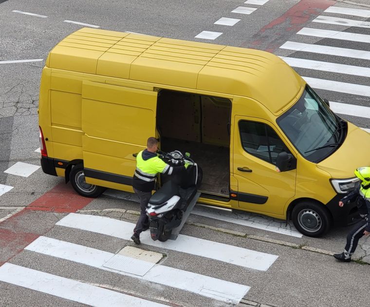 predelan-moped, nadzor