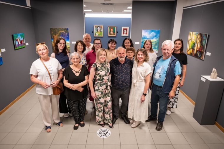 GLS Trebnje - 58 Mednarodni tabor likovnih samorastnikov, umetniki in predstavniki galerije, foto Klemen Ceglar (7)