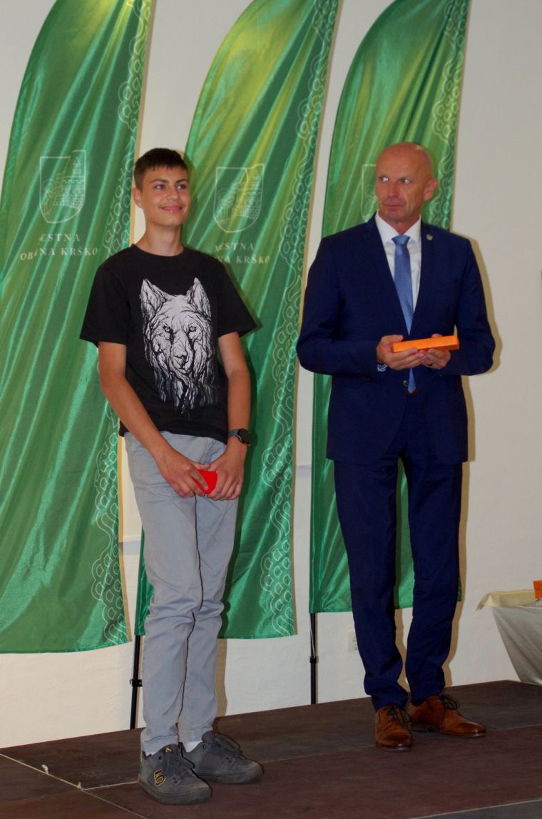 zupan-sprejel-najuspesnejse-ucence-in-dijake