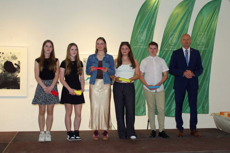 zupan-sprejel-najuspesnejse-ucence-in-dijake