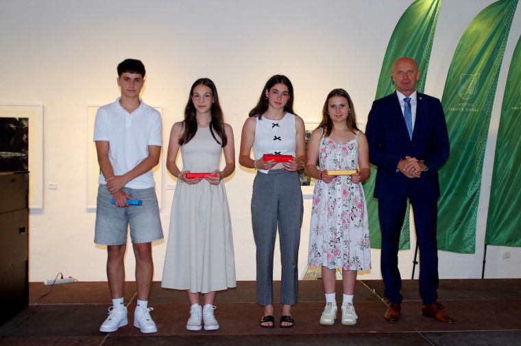 zupan-sprejel-najuspesnejse-ucence-in-dijake
