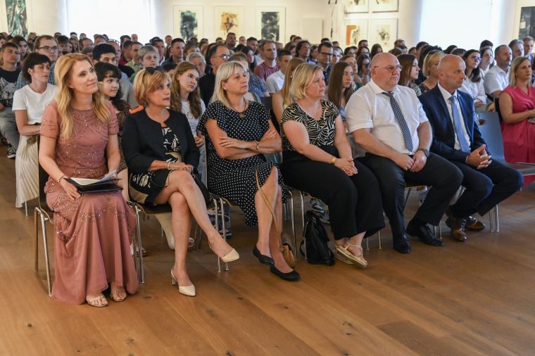 zupan-sprejel-najuspesnejse-ucence-in-dijake