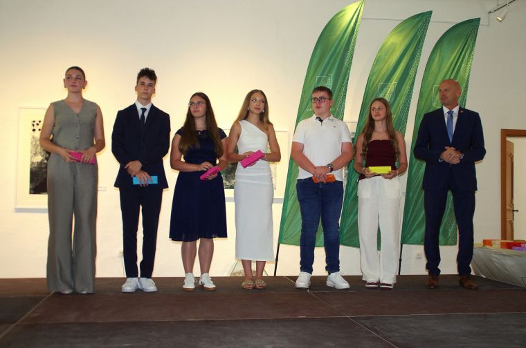 zupan-sprejel-najuspesnejse-ucence-in-dijake