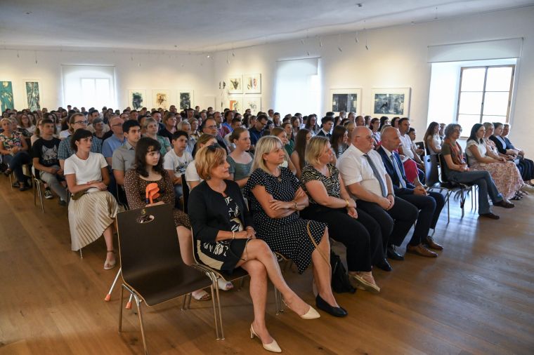 zupan-sprejel-najuspesnejse-ucence-in-dijake