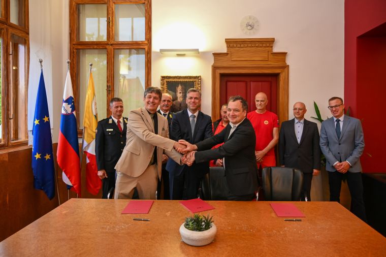 Podpis pogodbe za Regionalno središče za zaščito, reševanje in pomoč