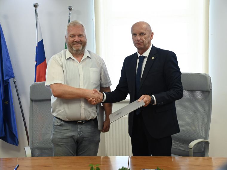 podpis-pogodbe-za-projekt-park-urbanih-sportov-sportno-rekreacijski-center