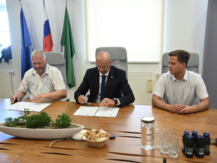 podpis-pogodbe-za-projekt-park-urbanih-sportov-sportno-rekreacijski-center