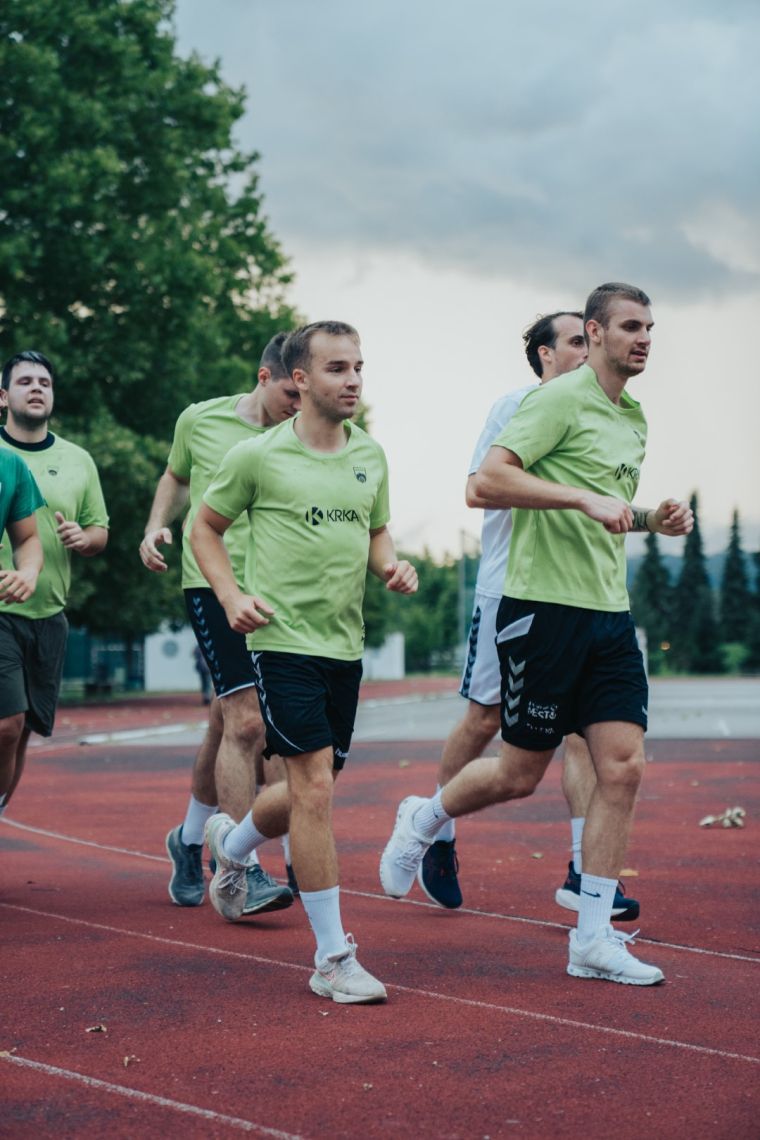 rokometasi-krke-v-novo-sezono-z-okrepljeno-zasedbo-in-jasnimi-cilji