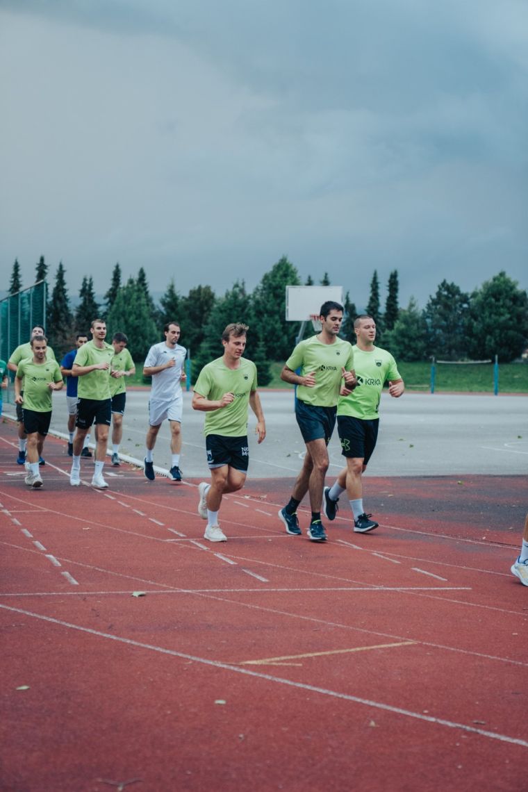rokometasi-krke-v-novo-sezono-z-okrepljeno-zasedbo-in-jasnimi-cilji