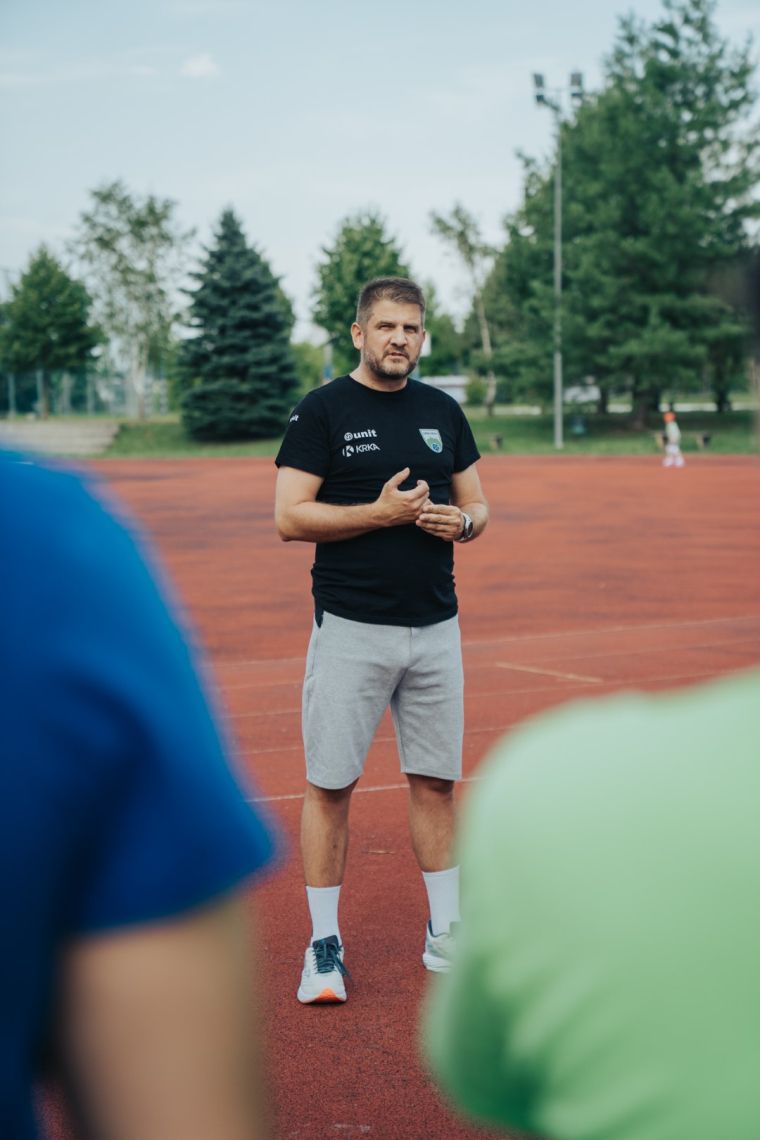 rokometasi-krke-v-novo-sezono-z-okrepljeno-zasedbo-in-jasnimi-cilji