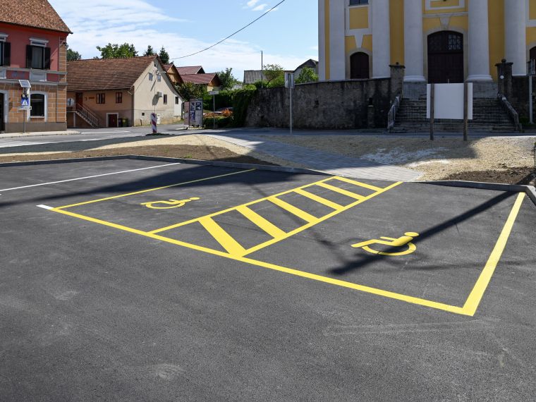 raka, parkirisce