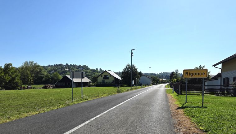 Začetek trase za pločnik v Rigoncah_avgust 2025