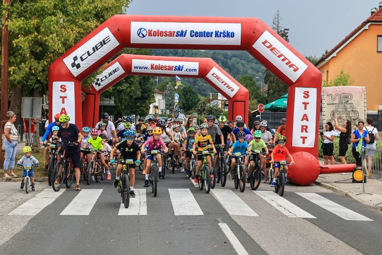 21-kolesarski-maraton-po-dezeli-cvicka