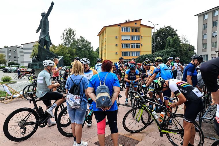 21-kolesarski-maraton-po-dezeli-cvicka