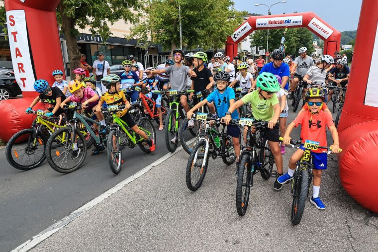 21-kolesarski-maraton-po-dezeli-cvicka