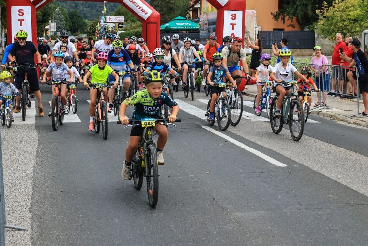 21-kolesarski-maraton-po-dezeli-cvicka