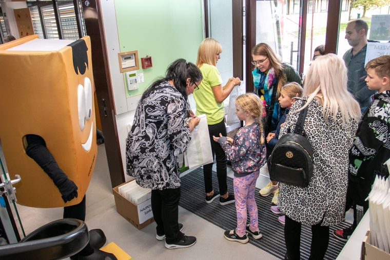 poletavci, knjiznica-brezice