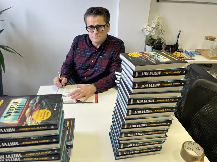 godler podpisuje mrtvi kot1