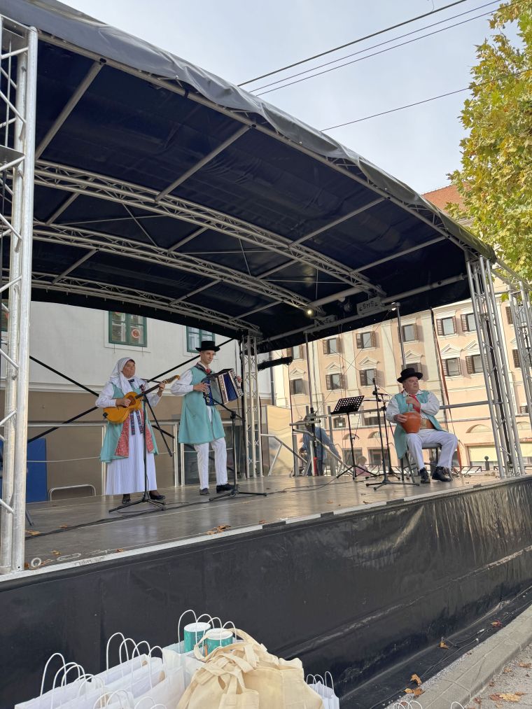 24-praznik-topliskega-jabolka