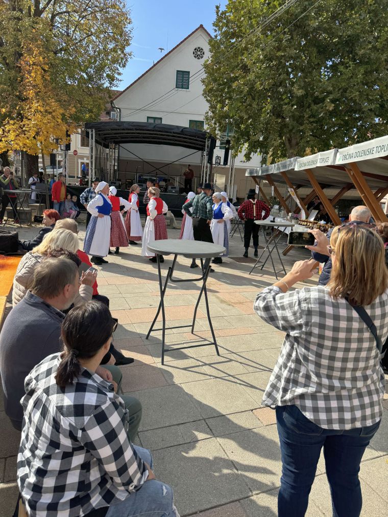 24-praznik-topliskega-jabolka