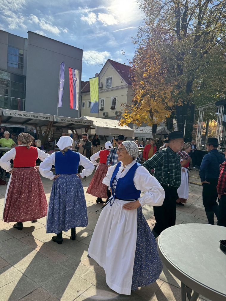 24-praznik-topliskega-jabolka