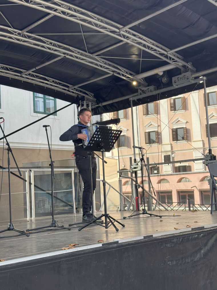 24-praznik-topliskega-jabolka