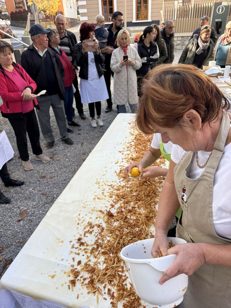 24-praznik-topliskega-jabolka