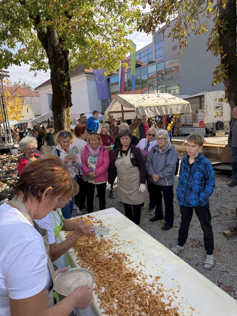 24-praznik-topliskega-jabolka