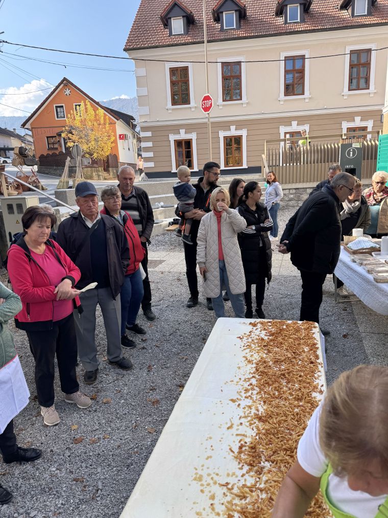 24-praznik-topliskega-jabolka