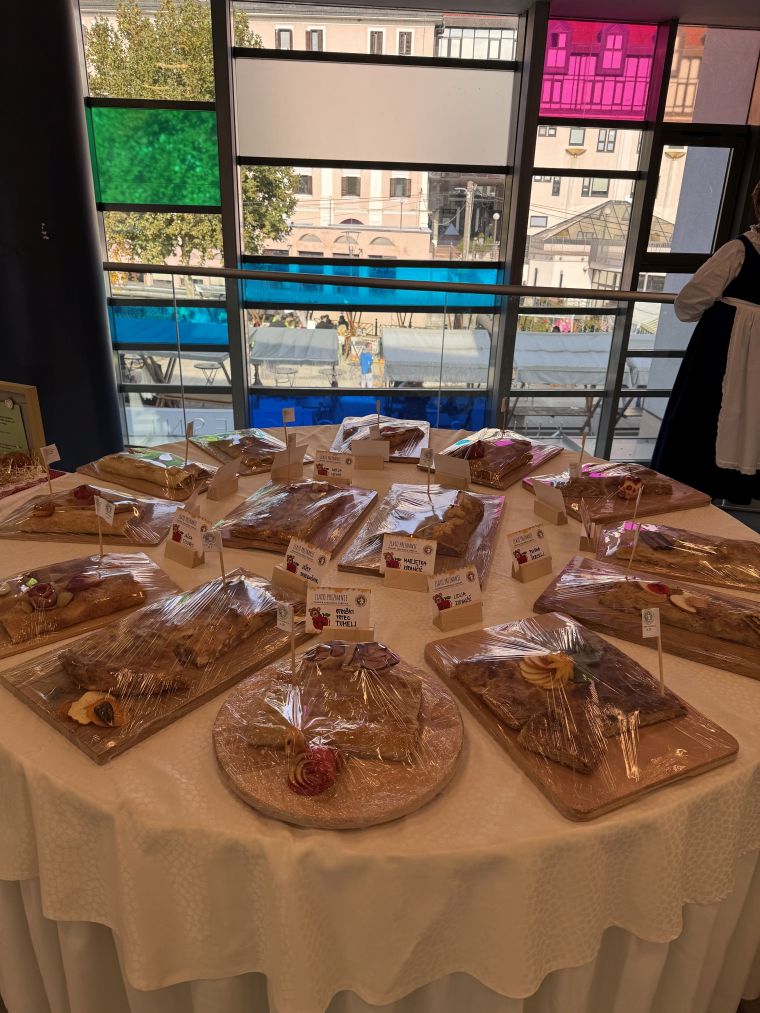 24-praznik-topliskega-jabolka