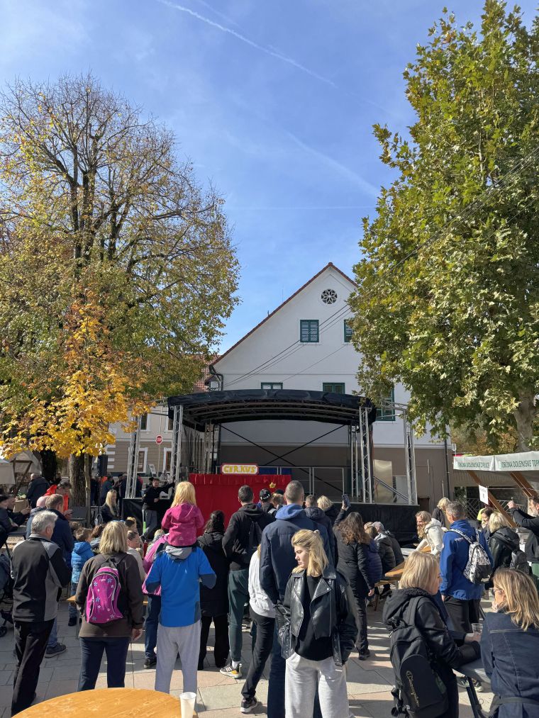 24-praznik-topliskega-jabolka