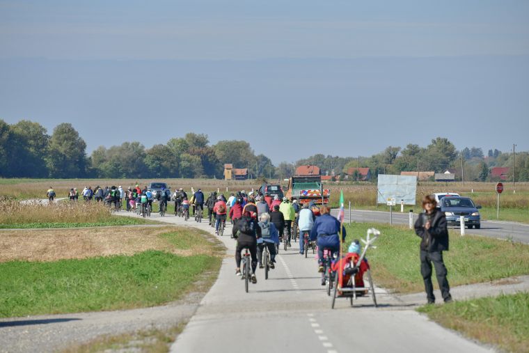 kolo-je-bicikl-kolesarjenje-brez-meja