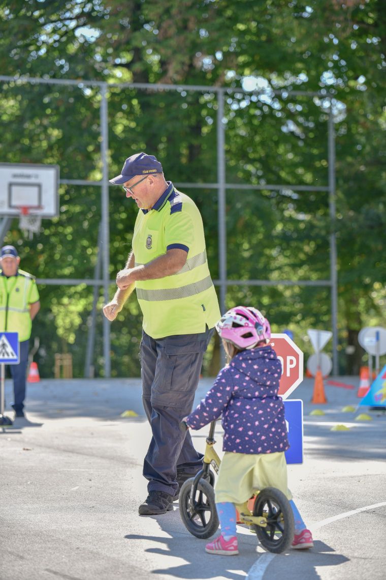 kolo-je-bicikl-kolesarjenje-brez-meja