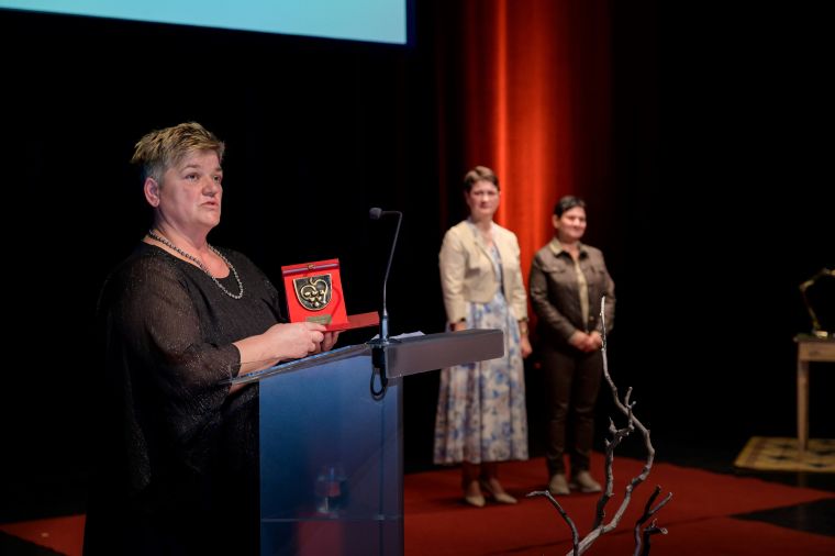 7 Branka Štukelj, prejemnica plakete