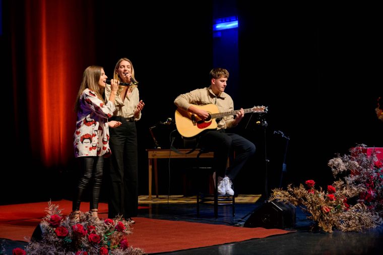 9 Glasbena skupina PlutZ