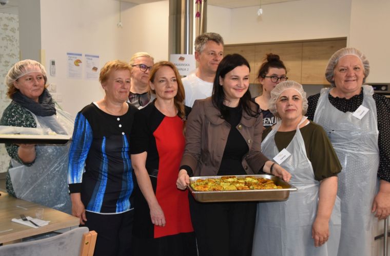 Aprila je bilo prešerno(1)