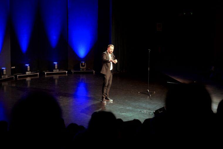 smeholoranje-stand-up-vecer
