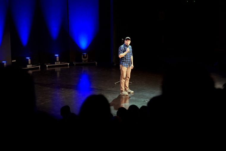 smeholoranje-stand-up-vecer