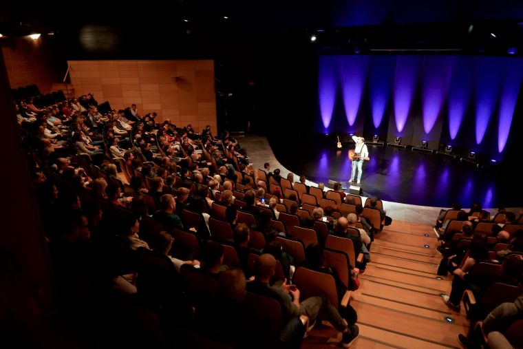 smeholoranje-stand-up-vecer
